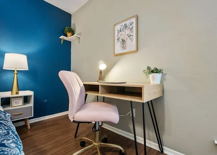 Vivid 1bd Tcu Walkable *