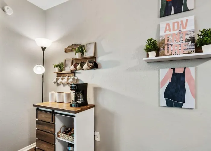Vivid 1bd Tcu Walkable